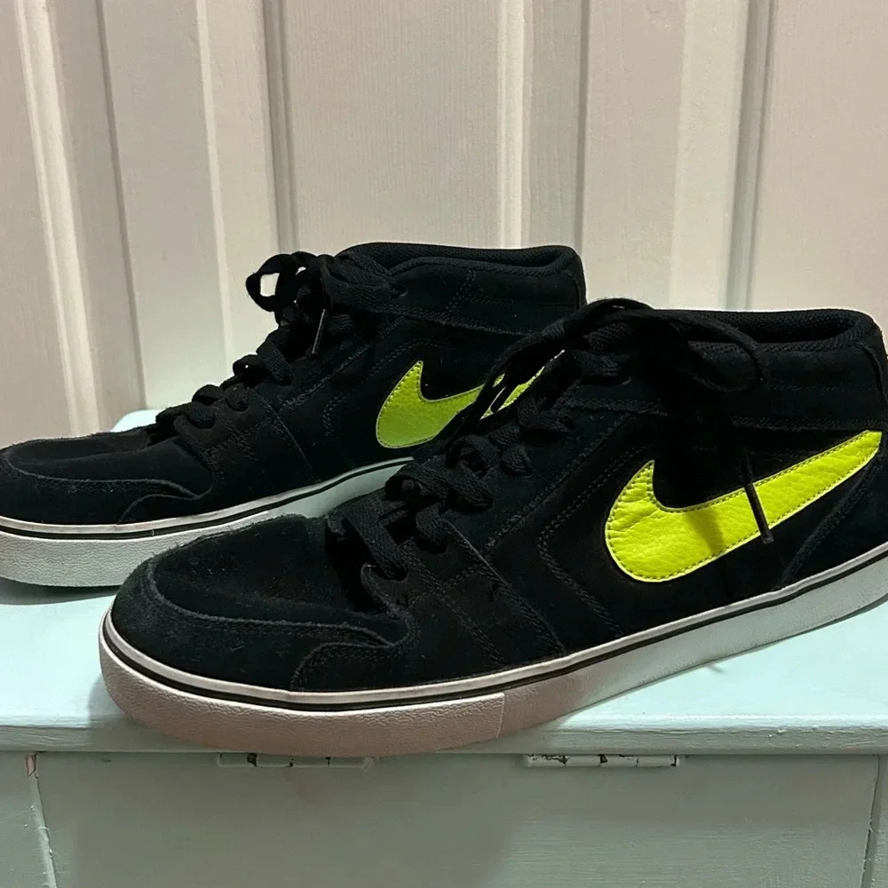 Nike Ruckus Men’s 13 Mid Athletic Skateboarding Shoes - Picture 5 of 9